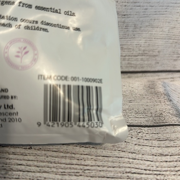 New Zealand Beauty Spa Lavender Oil & Epsom Salt Relaxing Bath Soak 35.3 oz - Picture 4 of 6